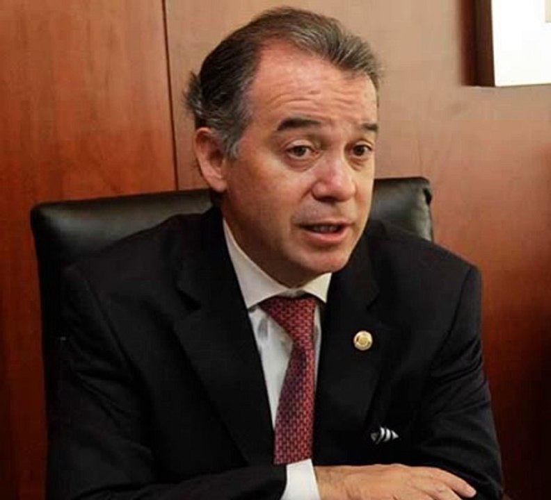 Peña Nieto envía iniciativa para que procurador no se convierta en automático en fiscal