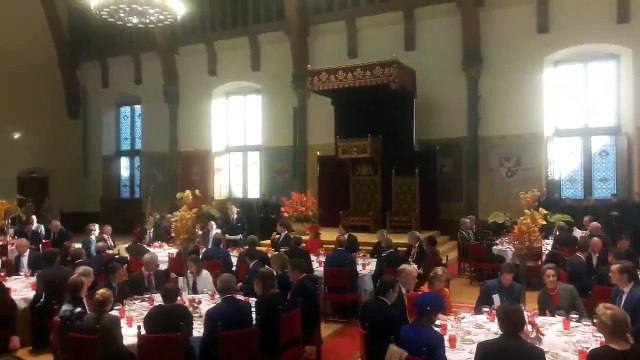Discours du roi Philippe à La Haye devant le Premier ministre Mark Rutte et les souverains néerlandais
