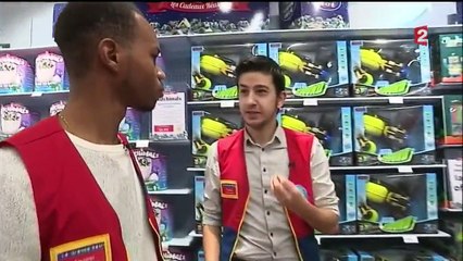 Noël : le quotidien des travailleurs saisonniers dans les magasins