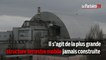 Le sarcophage géant de la centrale nucléaire de Tchernobyl installé