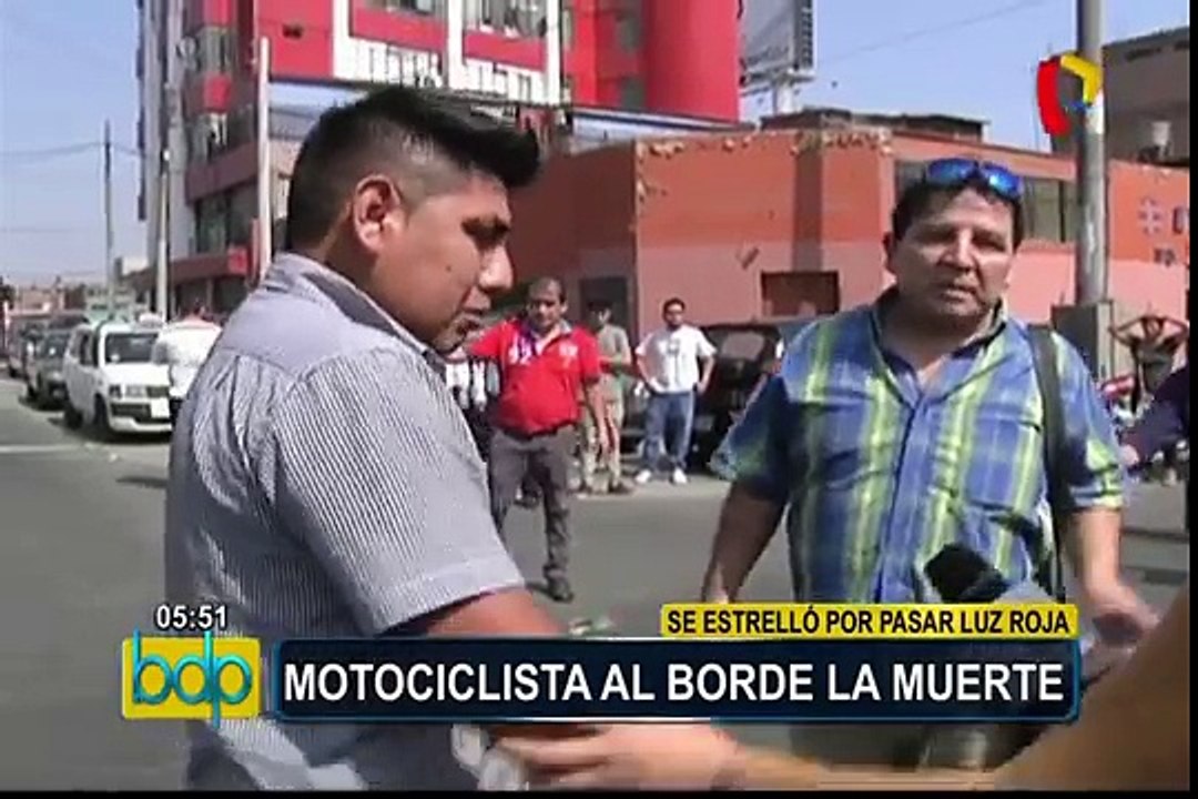 Motociclista resulta gravemente herido tras cho...