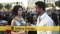 Selena Gomez - 2009 Red Carpet Interview (American Music Awards)