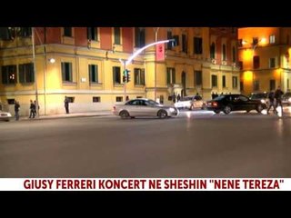 Download Video: Report TV - Në pritje të Giusy Ferreri-it, fansat sfidojnë temperaturat, ''pushtojnë'' sheshin