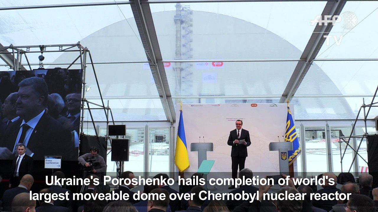 Poroshenko proud as new Chernobyl safety dome completed