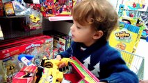 Ozzies TOY HUNT for Power Rangers at Toys R Us! Ditzy Channel Toy Shopping Vlog!