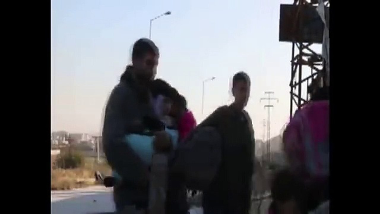 Refugees coming to Kurdish-controlled Shex Meqsud district of Allepo 2016-11-28