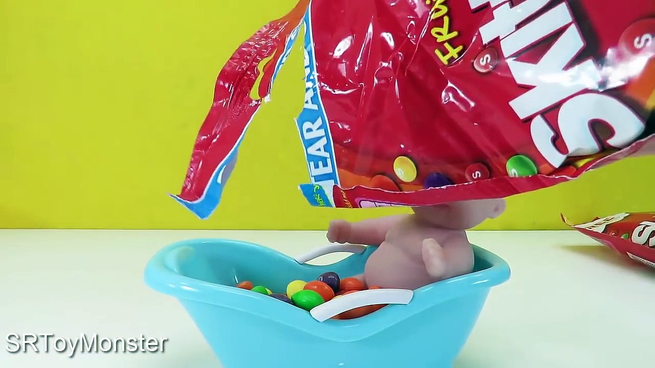 Baby Doll Bath Time Learn Colors Skittles Bath Kinect Sand ...