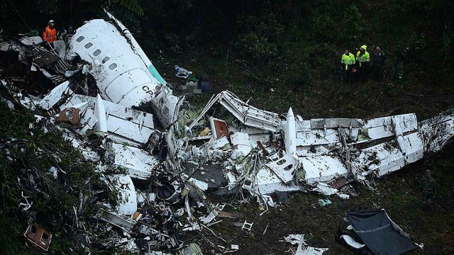Plane crashes in Colombia with 81 on board, including Brazilian footballers