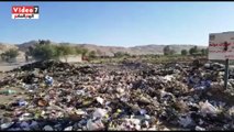 بالفيديو..عرب المدابغ بأسيوط تغرق فى القمامة والصرف الصحى