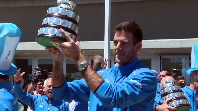 Tenistas argentinos festejam Copa Davis em Buenos Aires