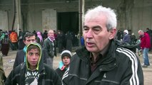 هاربون من جحيم الحرب يلتمسون الامان داخل مركز ايواء حكومي في حلب