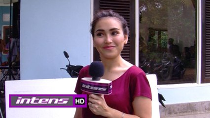 Tải video: Sibuk Syuting, Ayu Ting Ting Ditemani Ibunda - Intens 30 November 2016