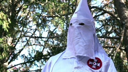 Télécharger la video: Zulauf beim Ku Klux Klan seit Trumps Wahlsieg