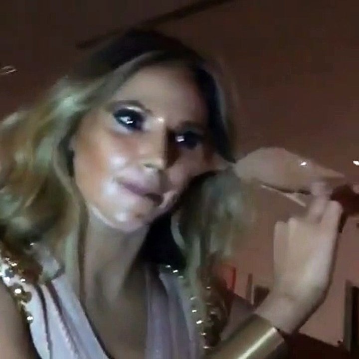 Une belle couche de maquillage... Ahaha