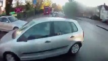 Ce Cycliste filme son accident au moment ou il passe sous une voiture