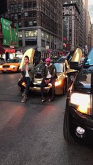 Il casse le pare-brise de la BMW i8 d'un Youtuber avec une batte