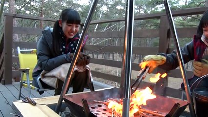 アウトドア初心者 飯窪春菜、宮本佳林が学ぶ　シャ乱Q・まこと 冬のアウトドア”ゆる旅"プラン（3.焚き火編）