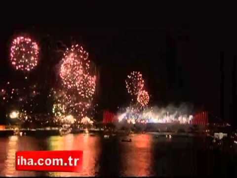 Cumhuriyet uğruna havai fişek şöleni - Boğazda havai fişek şöleni