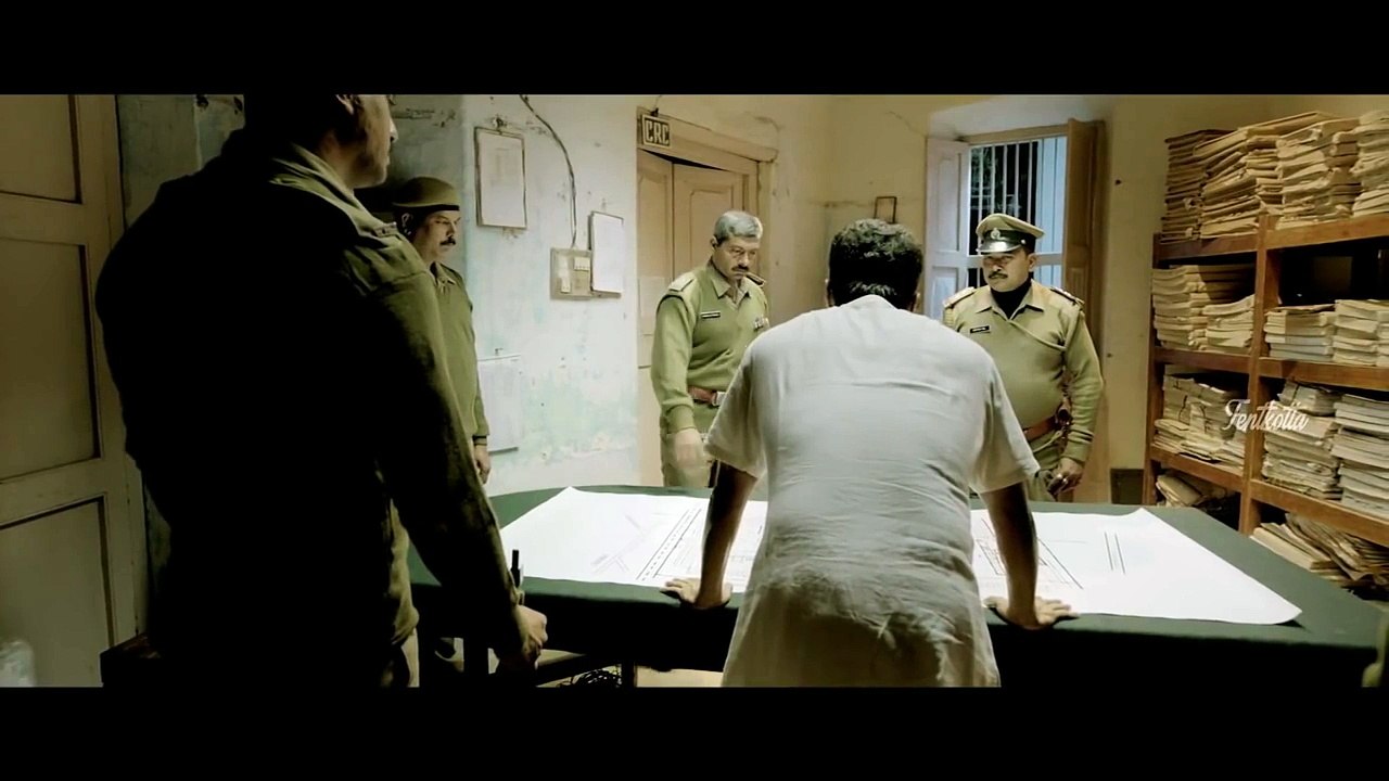 Kaththi 2014 Vijay mass opening scene