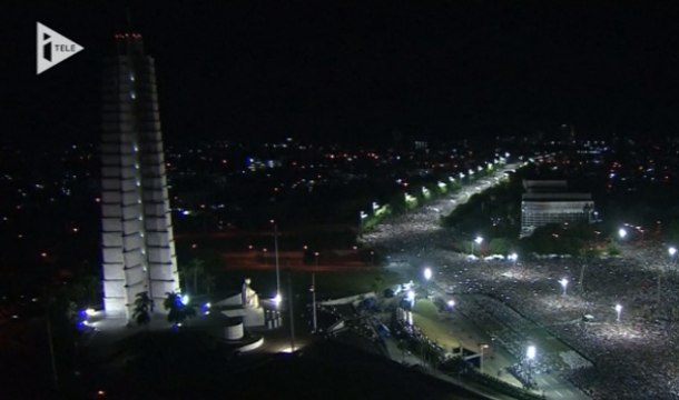 Des centaines de milliers de Cubains et la gauche latino-américaine célèbrent Castro