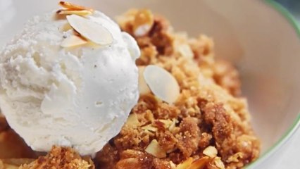 Meet This Party-Sized, Holiday-Ready Apple Cranberry Crisp