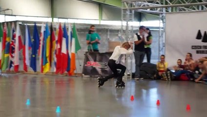 Cette fille défie toutes lois de gravité avec ses patins... le jury reste bouche bée. - vidéo Dailymotion