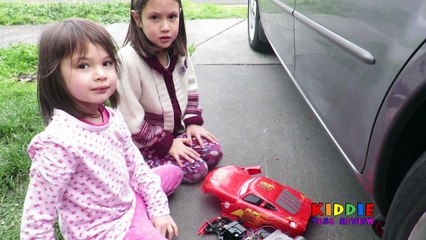 CARELESS DAD Crushes Lightning McQueen Under Car, Tow Mater Crushed Under Car, Tow Mater Toys, Cars