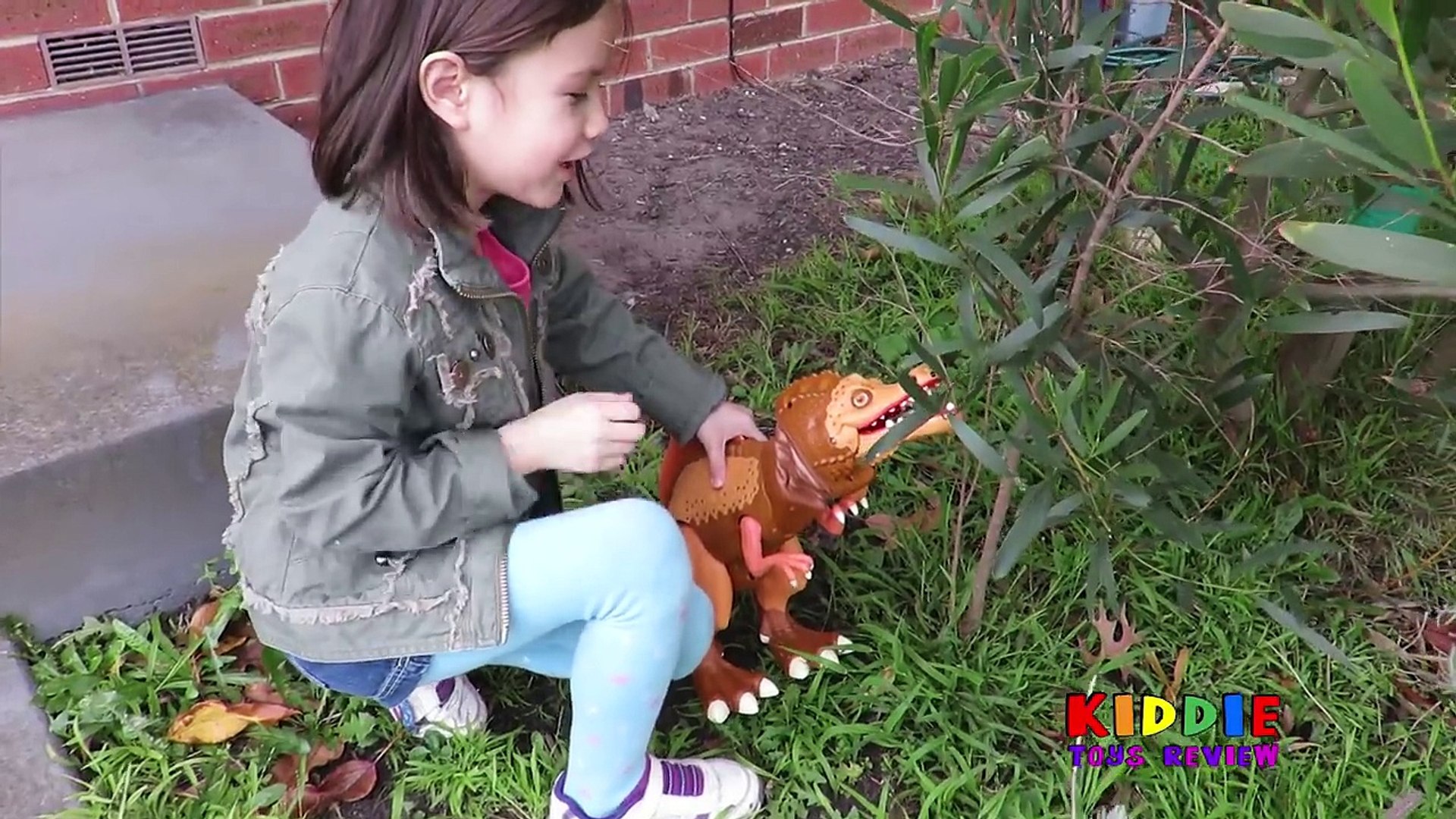 ⁣CARELESS DAD Crushes Toy Dinosaur Under Car TOYS HUNT ANIMAL PLANET TOYS Pet Dinosaur Prank