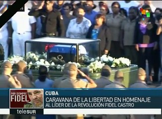 Tải video: Cubanos colman las calles para despedir a Fidel Castro