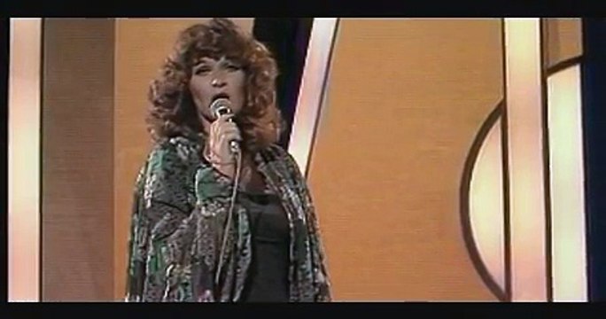 Gerard Joling & Rita Hovink - Laat Me Alleen (Officiële Videoclip)-Y0rH20Y9-Zc-HQ