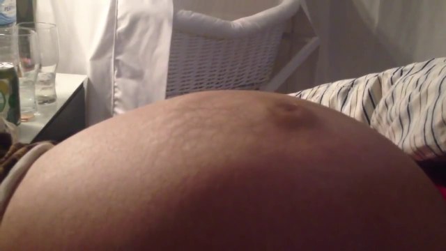 Ce bébé a vraiment envie de sortir du ventre de sa mère... Flippant