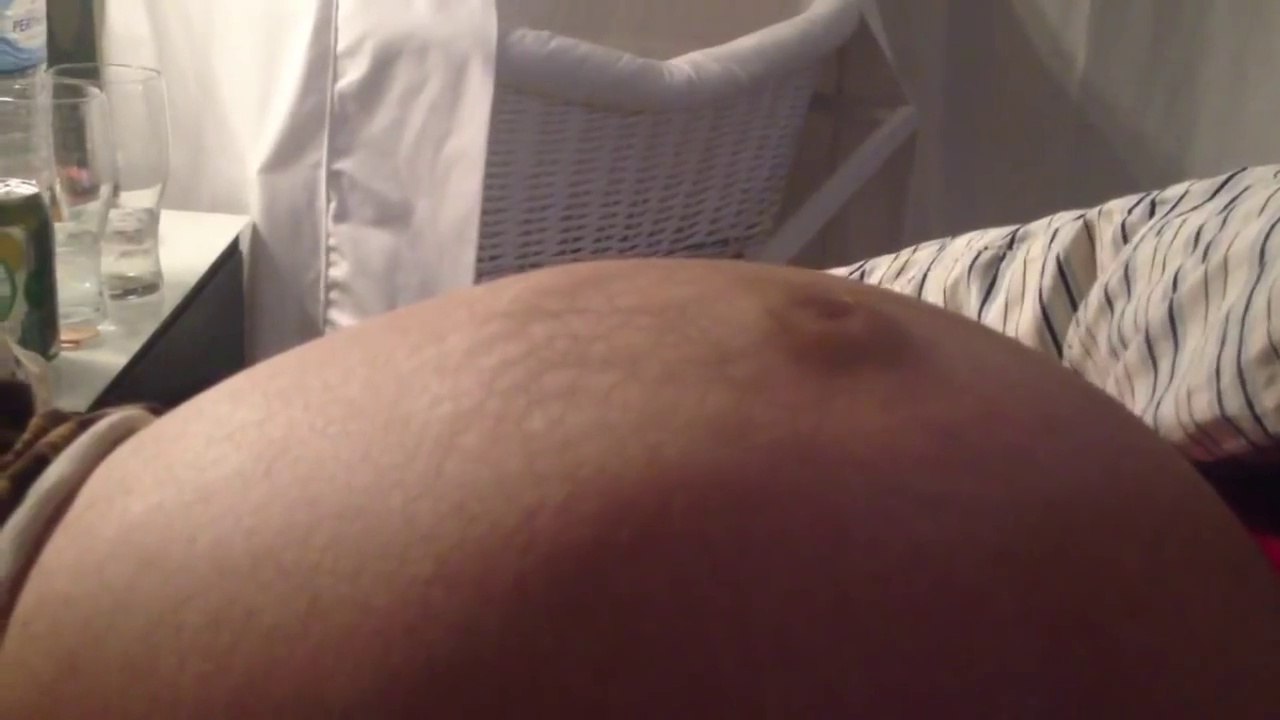 Ce bébé a vraiment envie de sortir du ventre de sa mère... Flippant