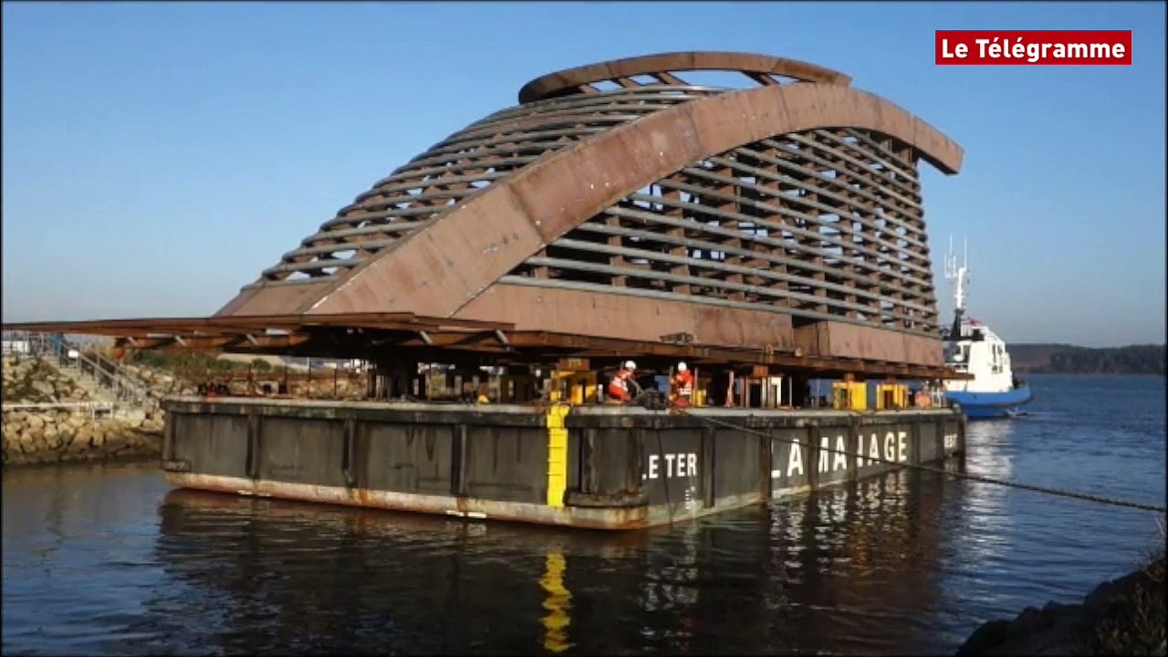 Lanester (56). Ex-chantiers STX : dernière cheminée pour le paquebot Oasis