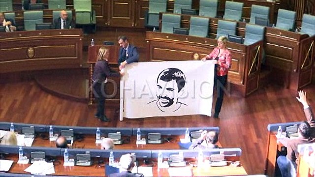 Krejt çfarë u tha sot për Astrit Deharin në Kuvend