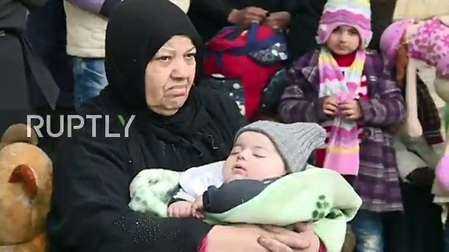 Жители освобождённых районов Алеппо получили гуманитарную помощь от российских военных