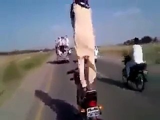 پٹھان واقعی پٹھان ہوتا ہے کیا انداز ہے پٹھان کا!!