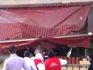 Alevlerden kurtulmak için böyle atladı