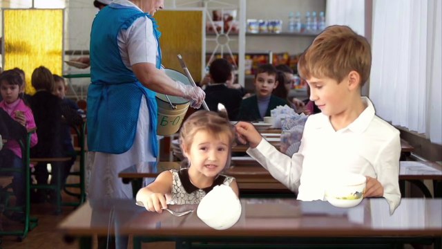 ДЕТИ ИГРАЮТ В ДОКТОРА С УКОЛАМИ ОКАЗАНИЕ ПЕРВОЙ ПОМОЩИ СПАСЕНИЕ ЖИЗНИ