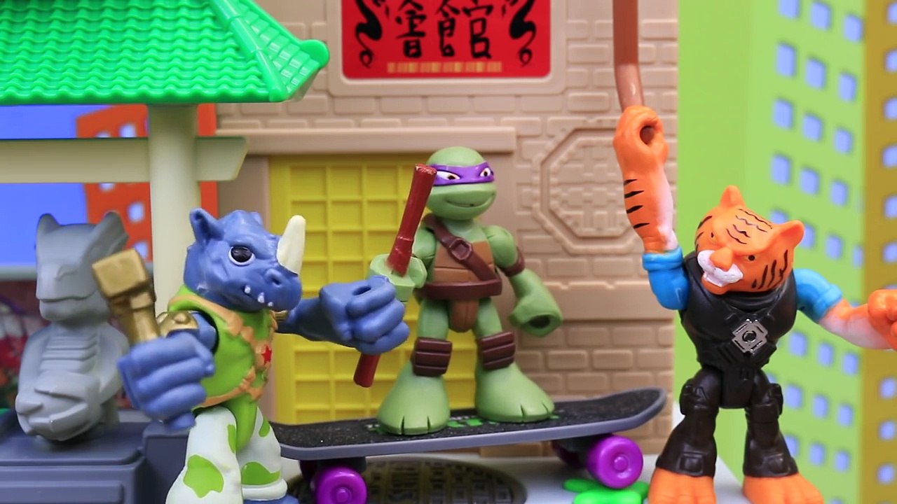 Ninja Turtles Mega Bloks Donnie Half Shell Heroes Fights Tigerclaw and Rocksteady