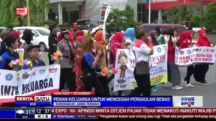 Hari AIDS se-Dunia, Ibu-ibu di Sukoharjo Bagikan Bunga ke Pengguna Jalan