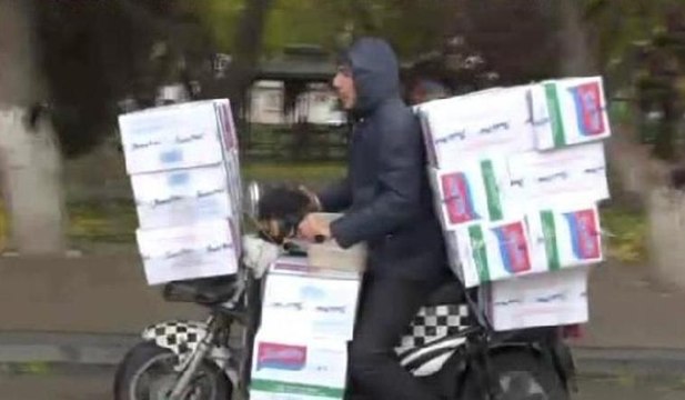 Motosikletiyle kazaya davetiye çıkardı