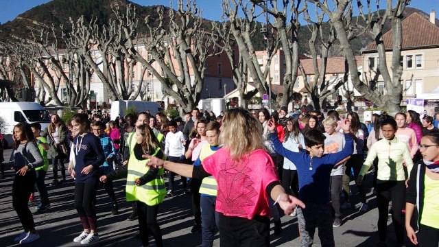 Flash mob pour le Téléthon 2016 à Digne-les-Bains