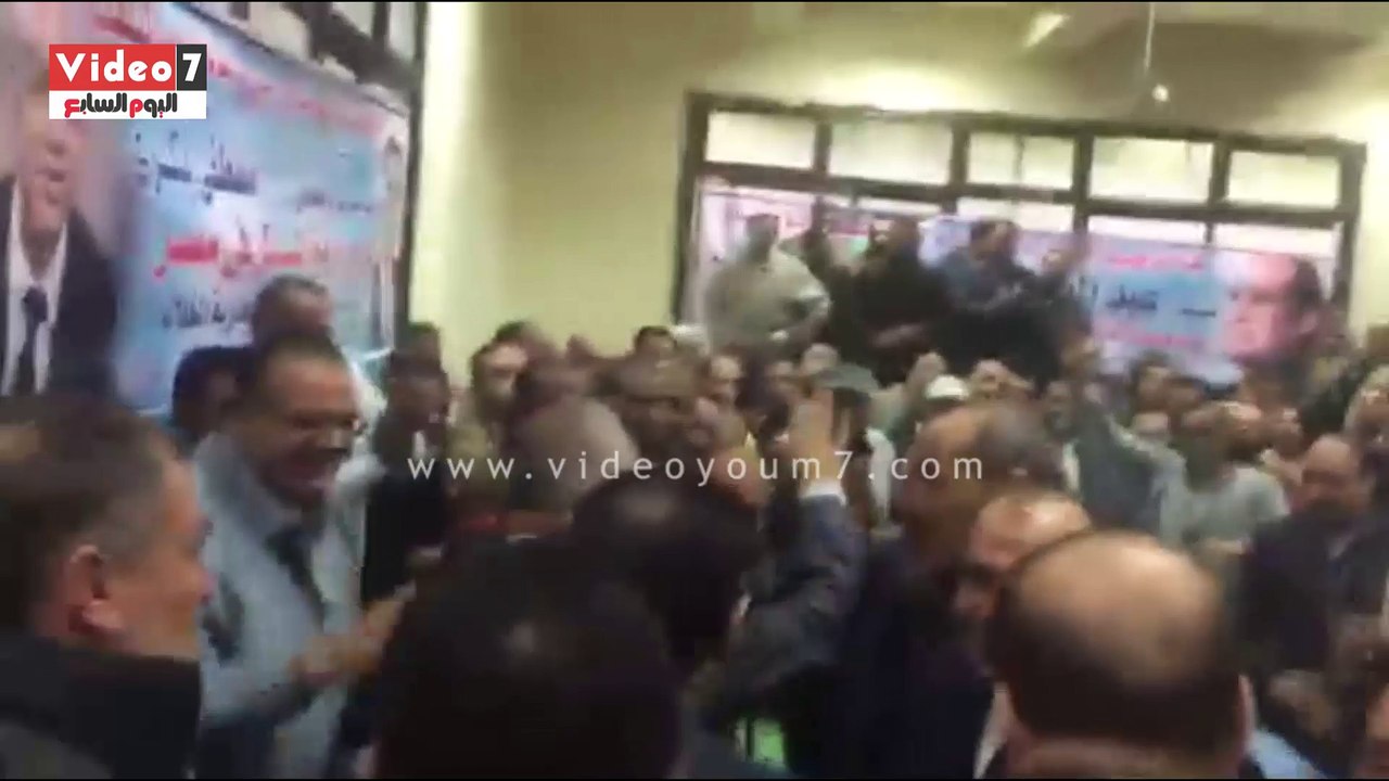 بالفيديو.. عمال مصنع الدلتا للسكر بكفر الشيخ يهتفون "تحيا مصر" بعد وصول مسئولين لحل أزمتهم