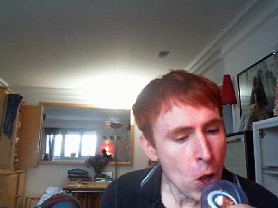 Wiwi égratigne "tu marches et tu pleures" des Dauphins