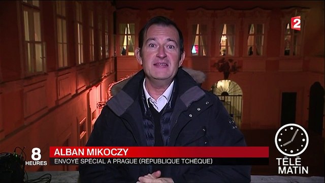 François Hollande en visite éclair à Prague