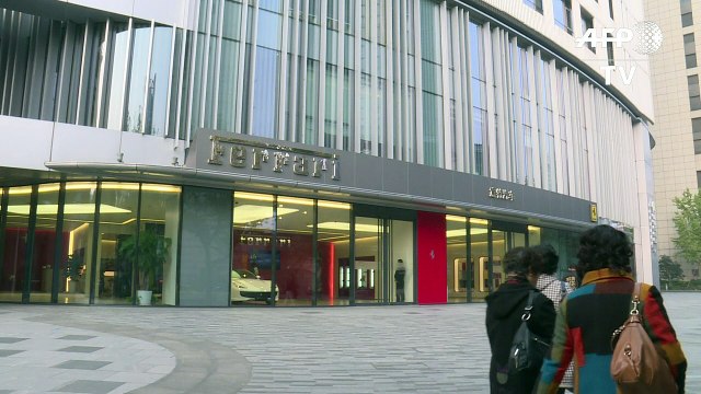 China aplica nova taxa de 10% aos automóveis de luxo