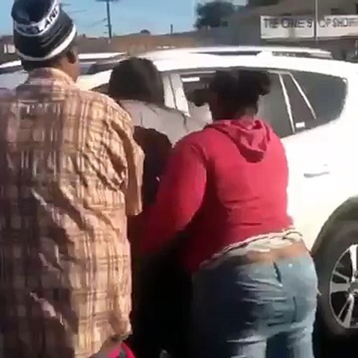 Une bagarre qui finit en combat d’autos-tamponneuses