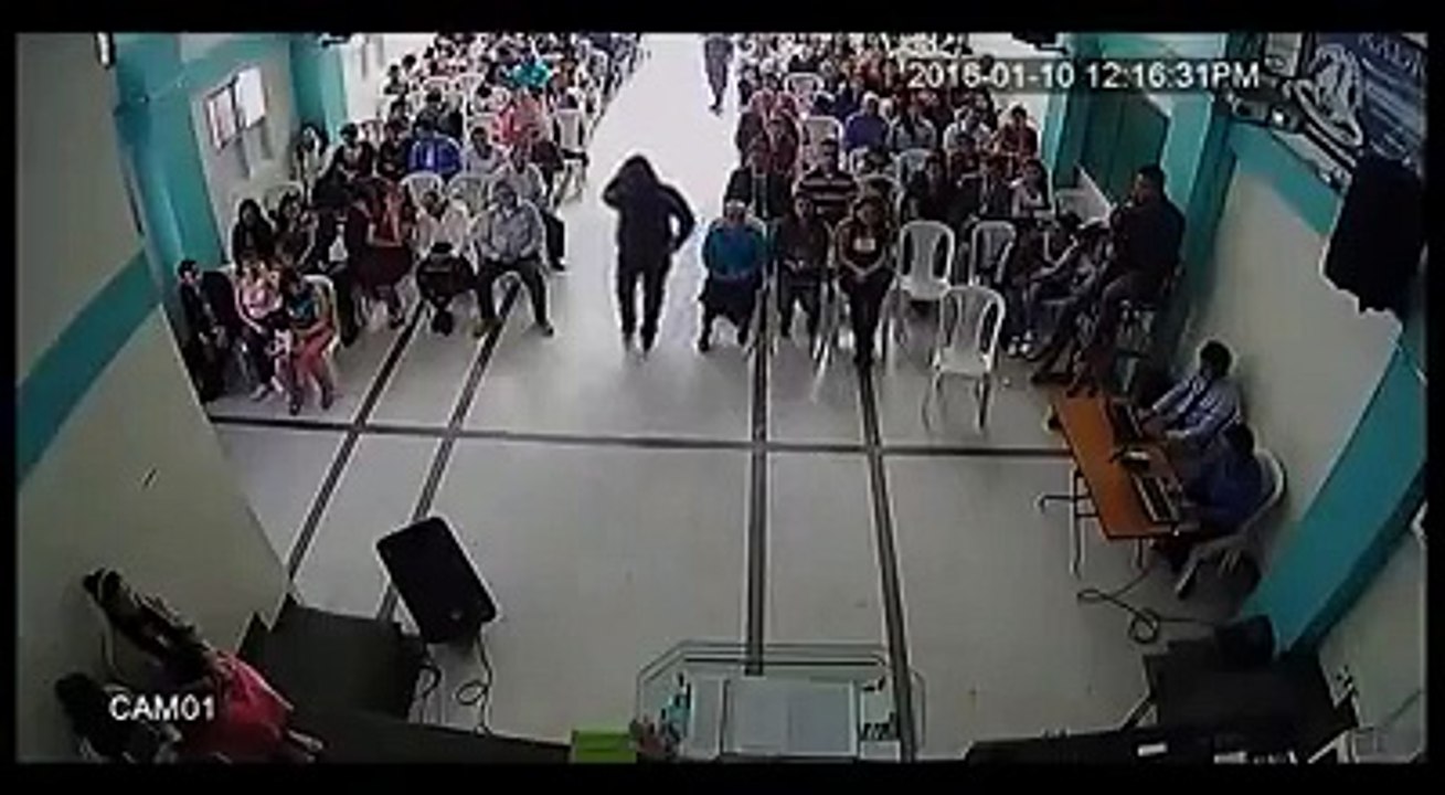 HOMEM desmaia antes de ESFAQUEAR PADRE!!! :O