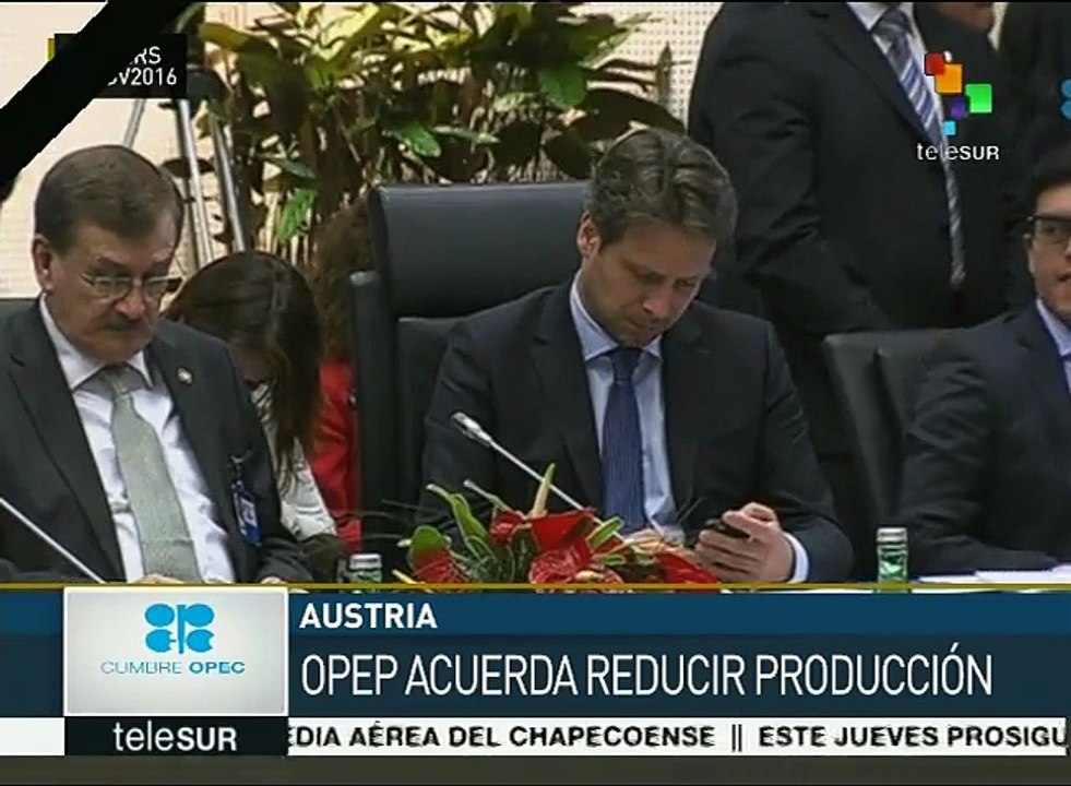 Países OPEP acuerdan reducir sus exportaciones de petróleo