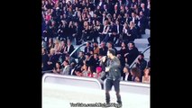 Le mannequin Bella Hadid & The Weeknd ensemble pendant le show Victoria's Secret à Paris